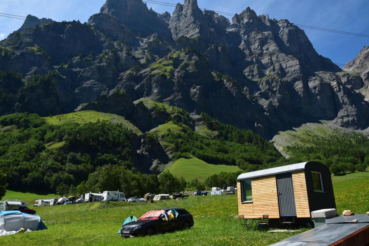 Campingplatz Mit Restaurant & Sportarena Leukerbad Exteriör bild