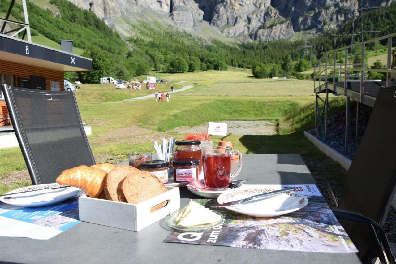 Campingplatz Mit Restaurant & Sportarena Leukerbad Exteriör bild