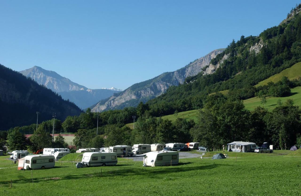 Campingplatz Mit Restaurant & Sportarena Leukerbad Exteriör bild