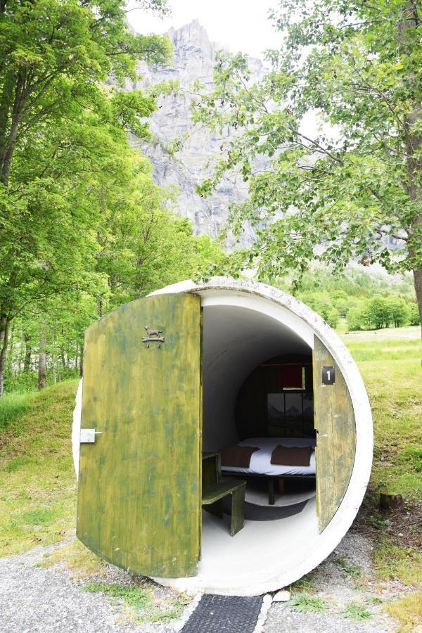 Campingplatz Mit Restaurant & Sportarena Leukerbad Exteriör bild