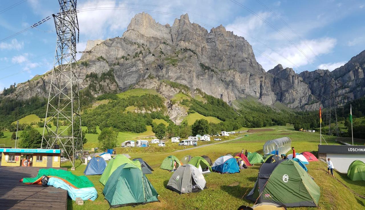 Campingplatz Mit Restaurant & Sportarena Leukerbad Exteriör bild
