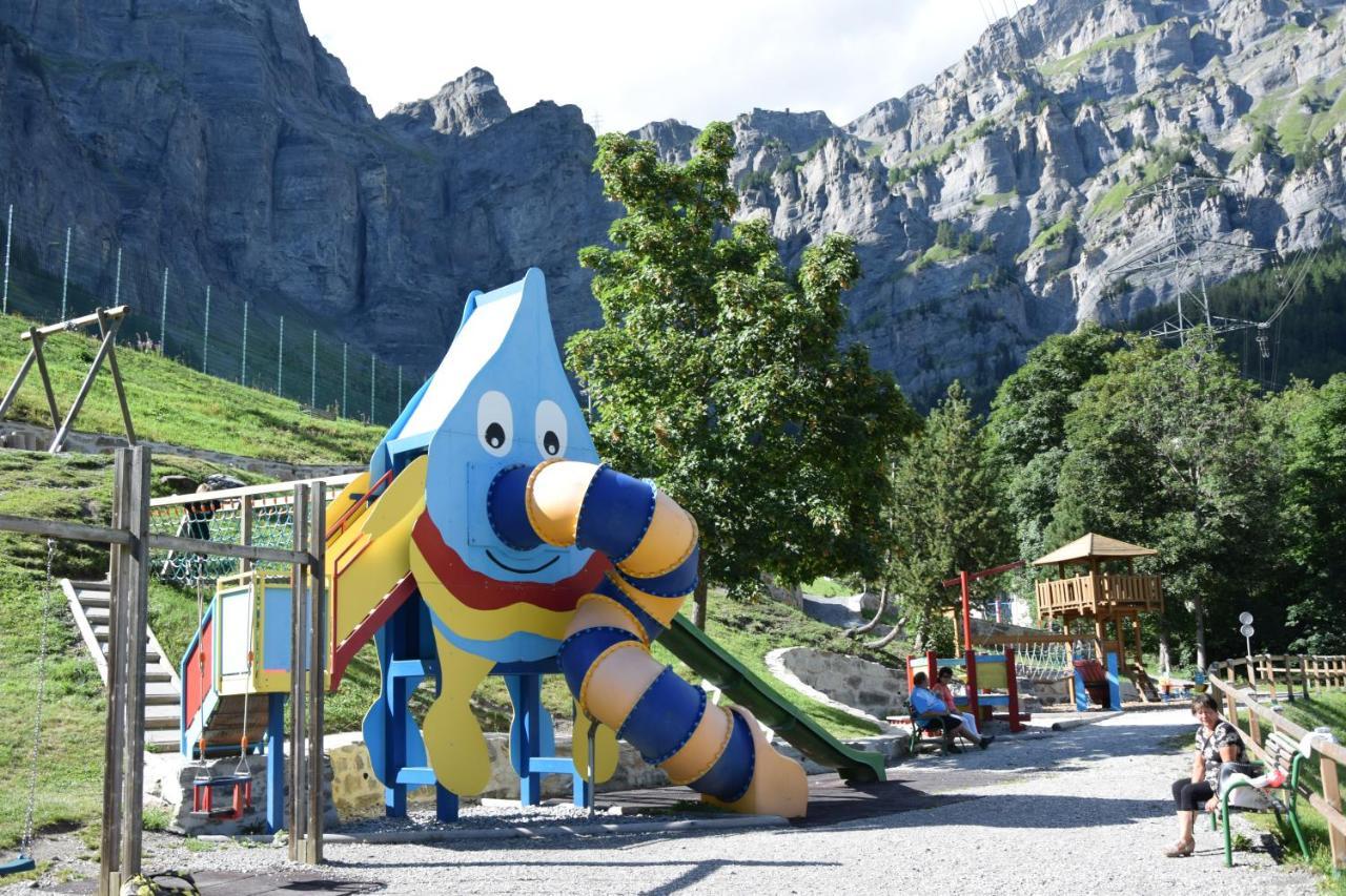 Campingplatz Mit Restaurant & Sportarena Leukerbad Exteriör bild