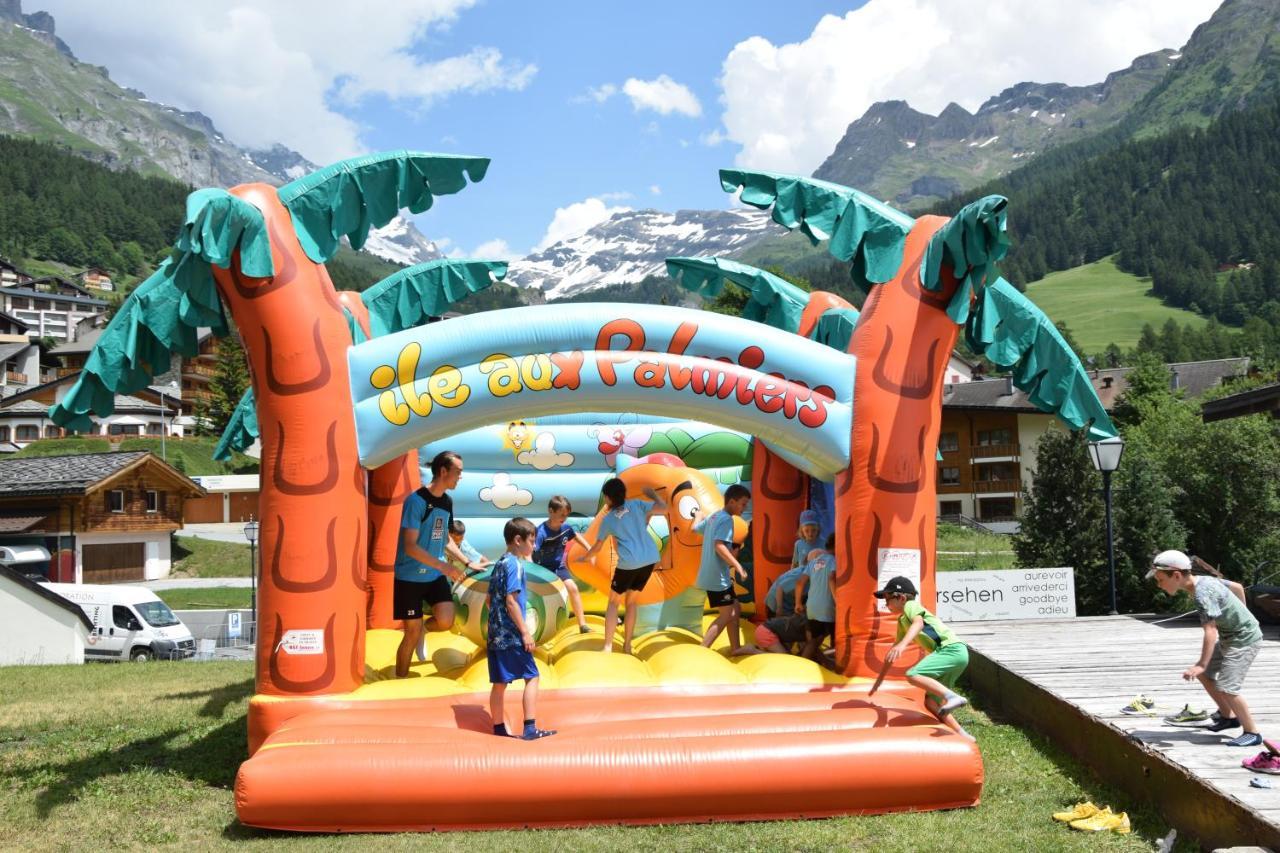Campingplatz Mit Restaurant & Sportarena Leukerbad Exteriör bild